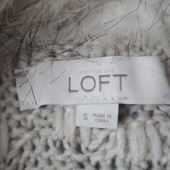 Ann Taylor Loft beige Knit Vest with faux fur collar size small - Picture 4 of 7